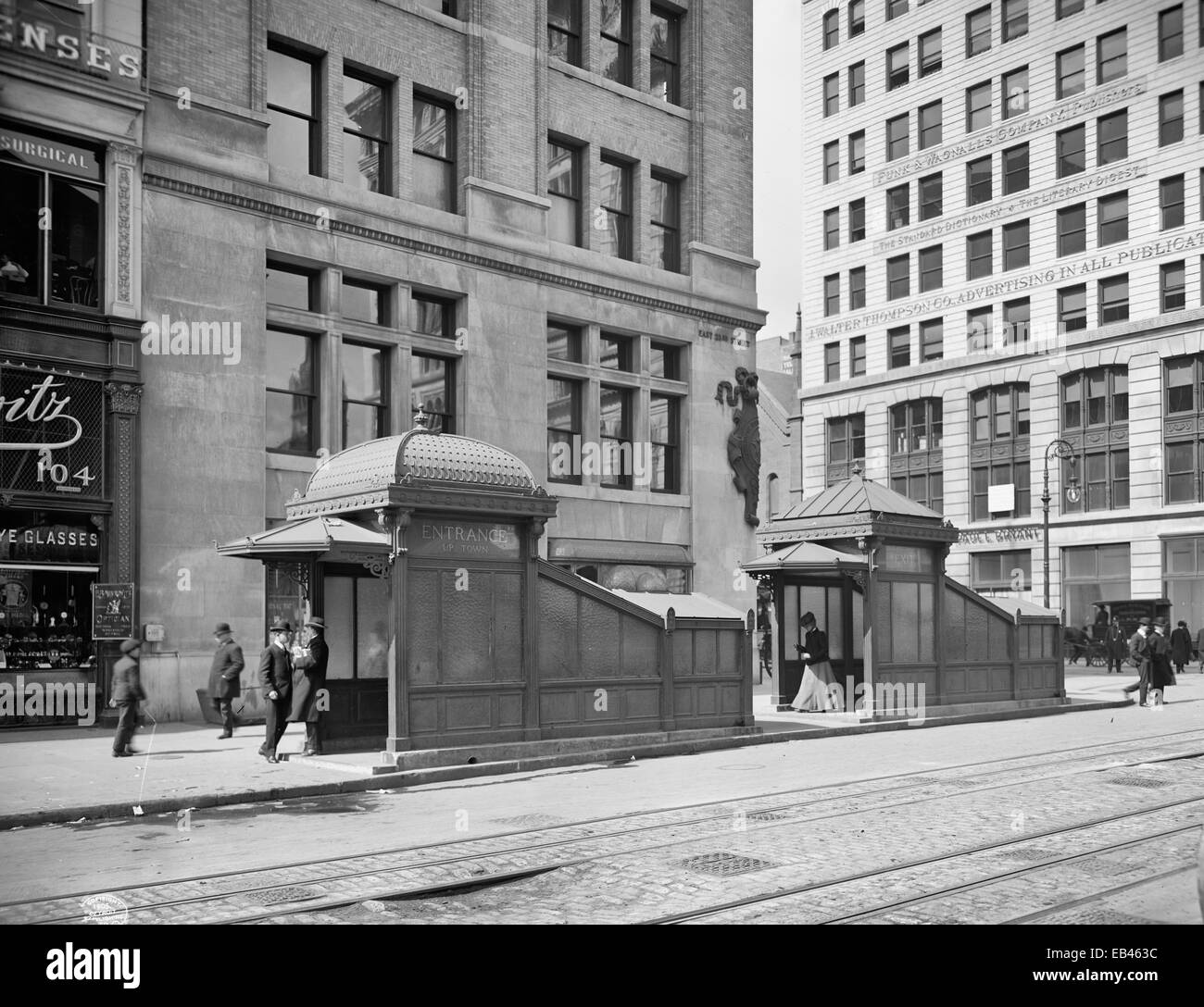 L'entrée et la sortie du métro, kiosques, New York City, vers 1905 Banque D'Images