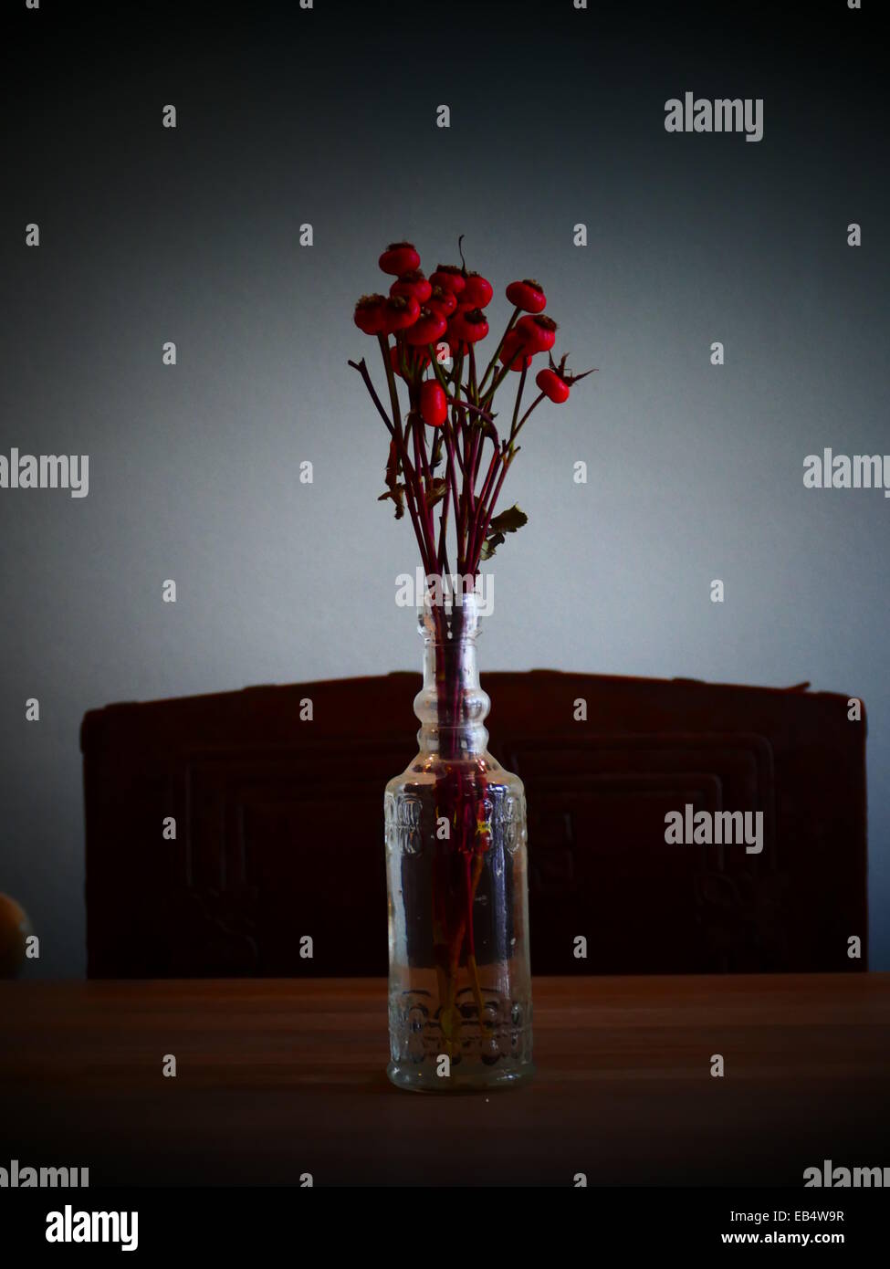 Fleur décorative en vase bouteille en verre Banque D'Images