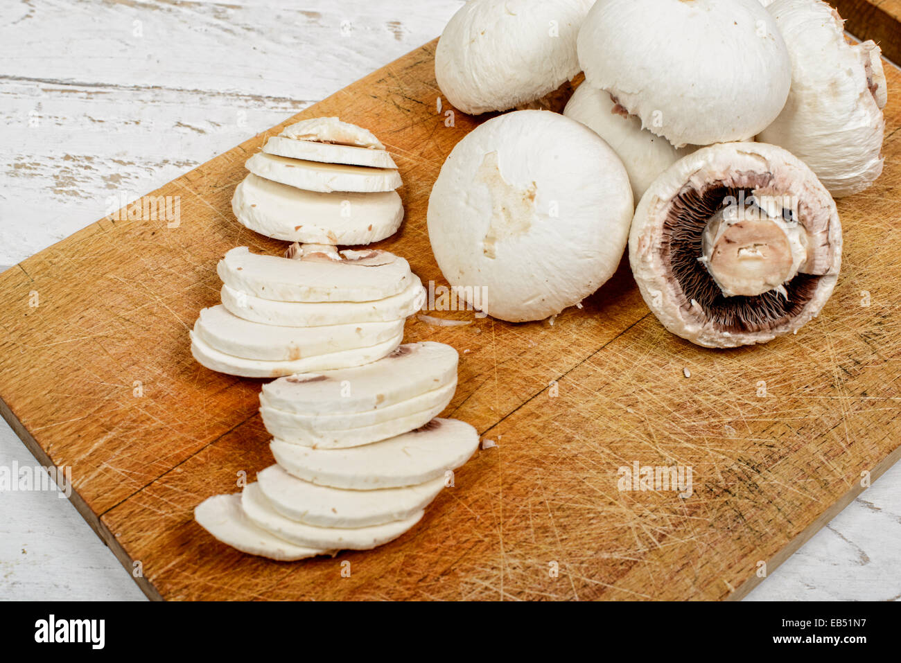 Couper les champignons en tranches Banque D'Images