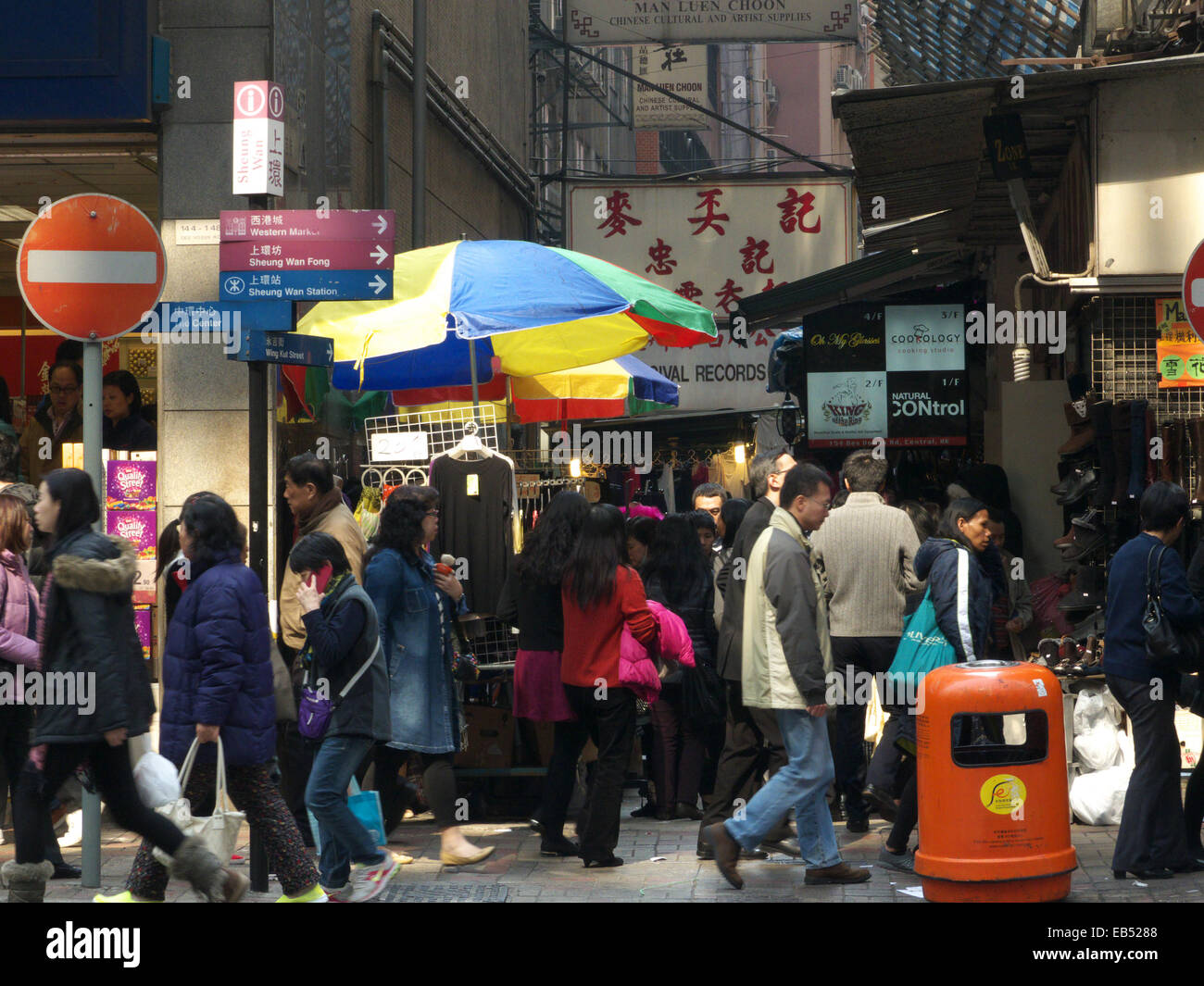Chine Hong Kong Central District financier marche de banlieue dans rue latérale Banque D'Images