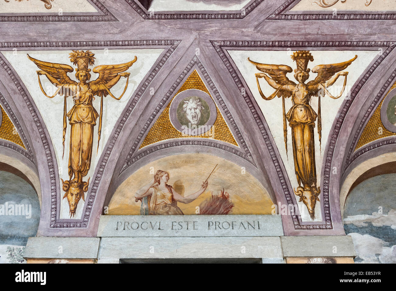 La Villa Godi Malinverni, Vicenza, Italie. Fresques de l'entrée avec une ligne de Virgile - 'Conserver à l'écart, vous profane" Banque D'Images