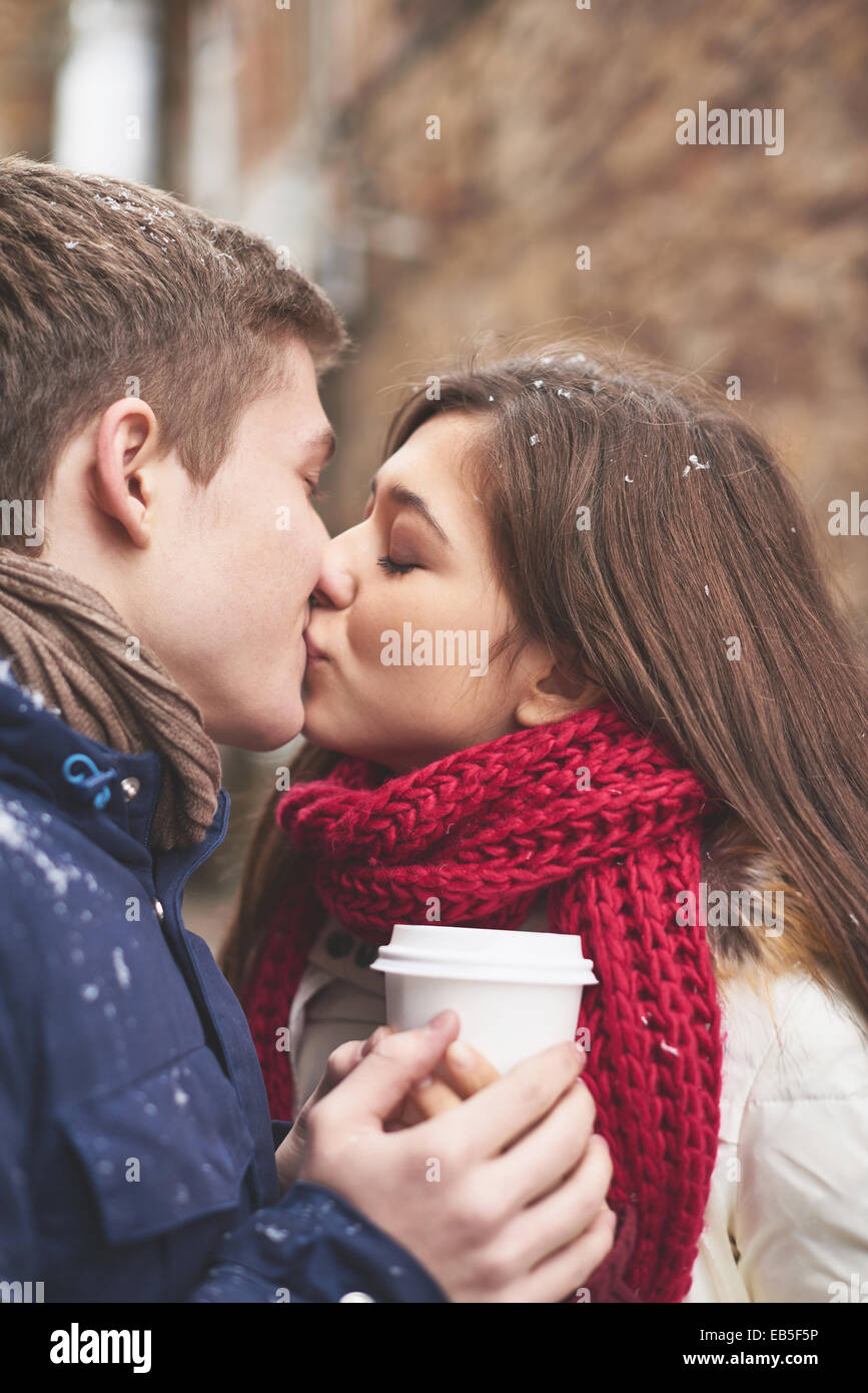 Portrait de amorous couple outdoors Banque D'Images