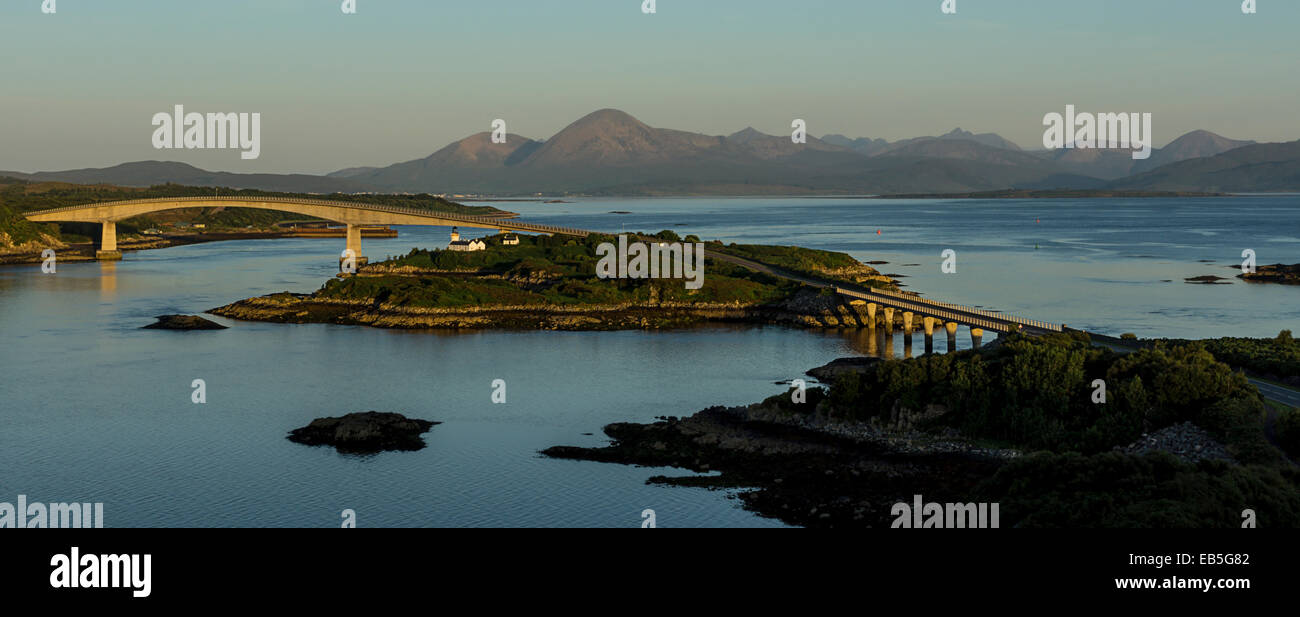 Skye Bridge et Skye. Banque D'Images