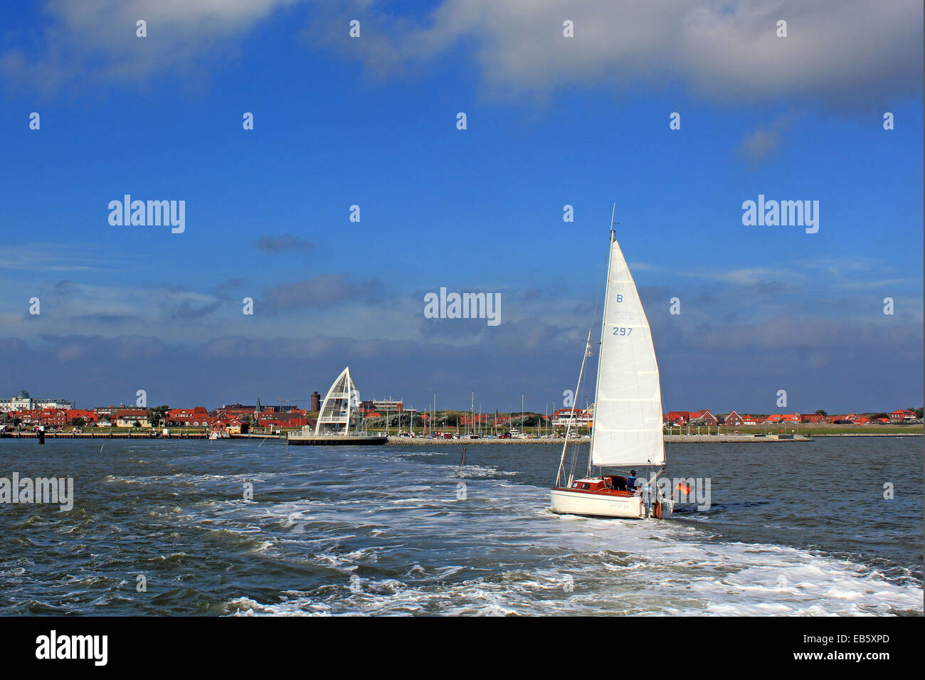 Segelboote vor der Insel Juist Banque D'Images