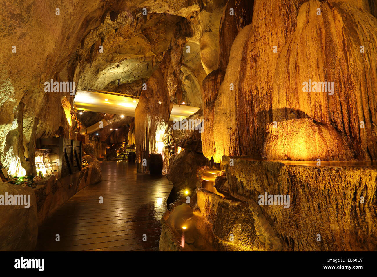 Jeff's Cave au Impiana Hotel Ipoh Ipoh, Retraite Hotspring près de la Malaisie. Jeff's Cave est un bar à l'intérieur d'une grotte calcaire. Banque D'Images