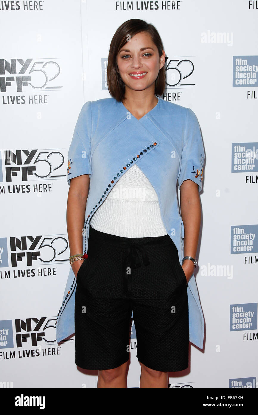 Marion Cotillard s'occupe des "deux jours, une nuit" premiere au cours de la 52ème Festival du Film de New York à l'Alice Tully Hall. Banque D'Images