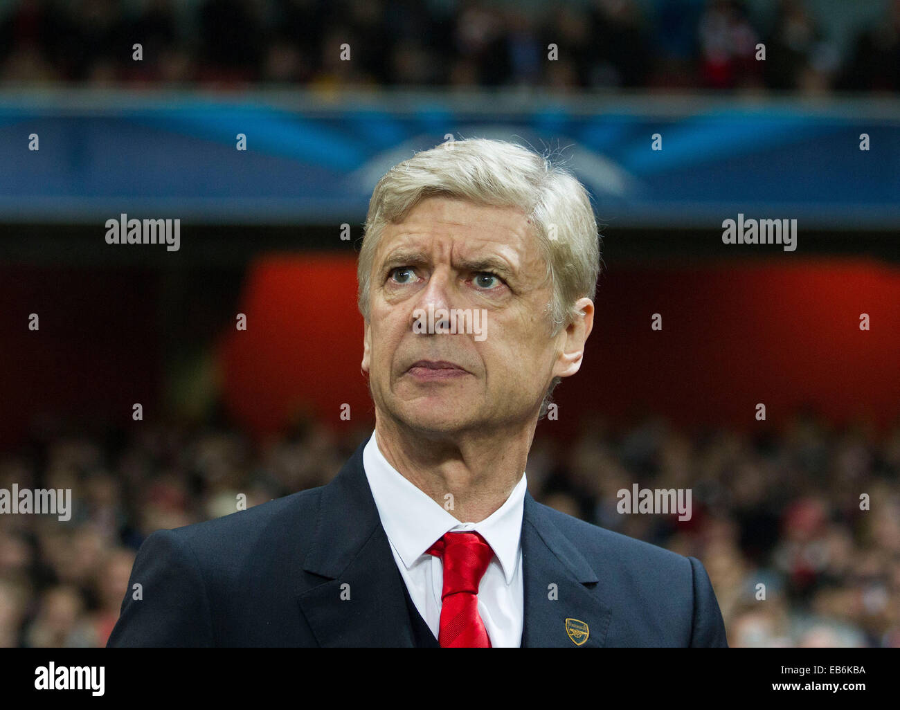 Londres, Royaume-Uni. 26 Nov, 2014. Arsene Wenger Arsenal regarde sur.LIGUE DES CHAMPIONS Arsenal- vs Borussia Dortmund- Emirates Stadium - Angleterre - 26 novembre 2014 - Photo David Klein/Sportimage. © csm/Alamy Live News Banque D'Images
