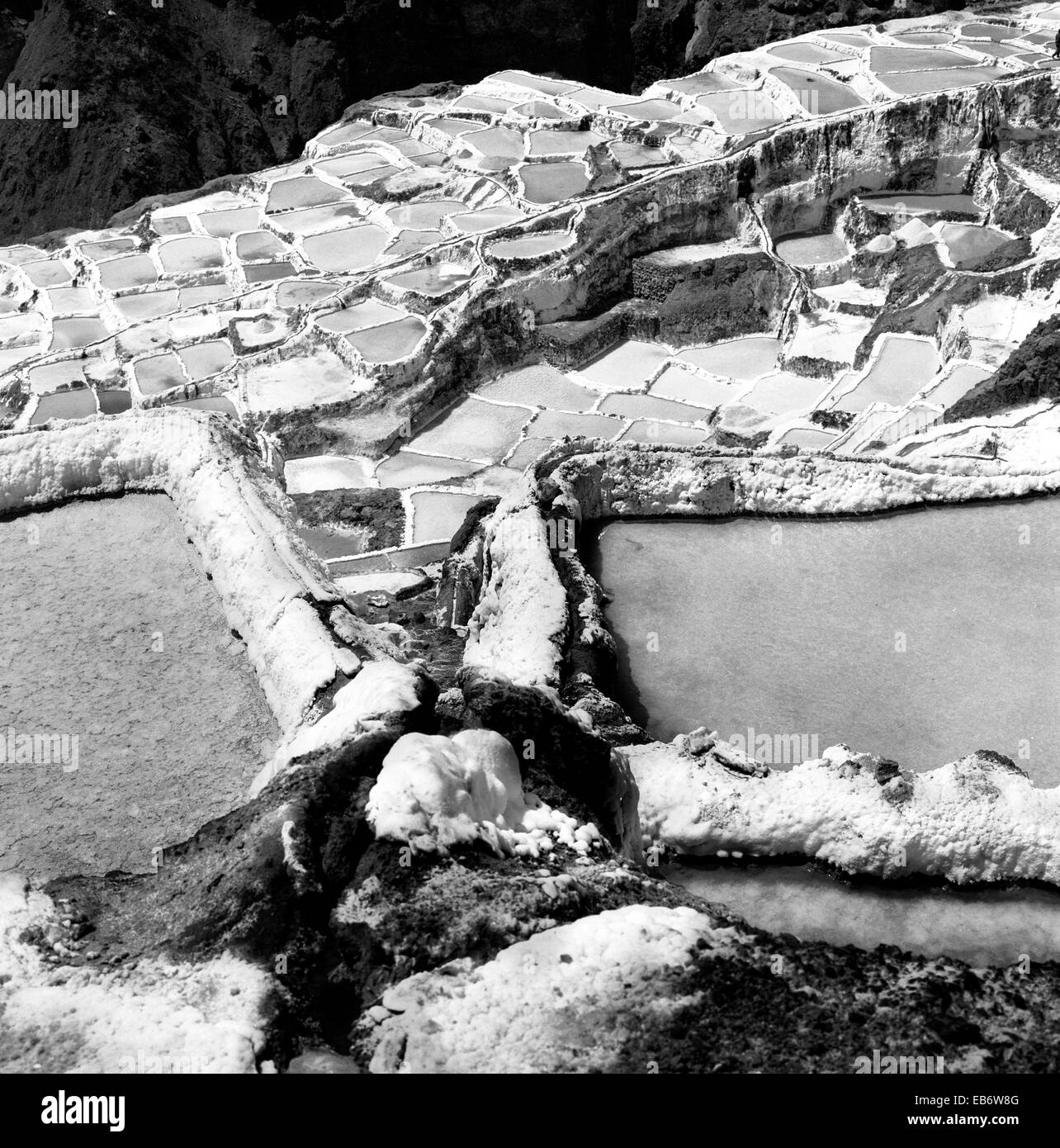 Pérou, Région de Cuzco, la Vallée Sacrée, Maras, Salinas, les étangs d'eau salée avec terrasse Banque D'Images