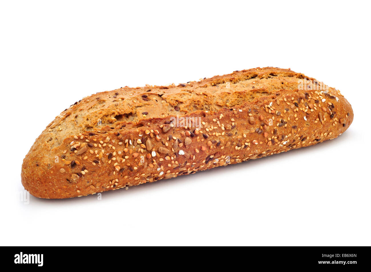 Libre d'une baguette marron garnie de graines différentes, telles que le sésame et les graines de pavot, sur un fond blanc Banque D'Images