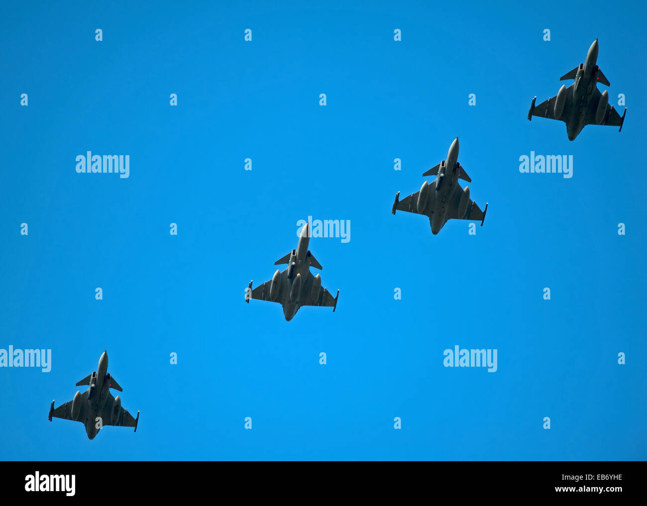 Armée de l'air suédoise JAS 39 Gripens dans quatre navire formation au-dessus de RAF Lossiemouth en Écosse. 9198 SCO Banque D'Images