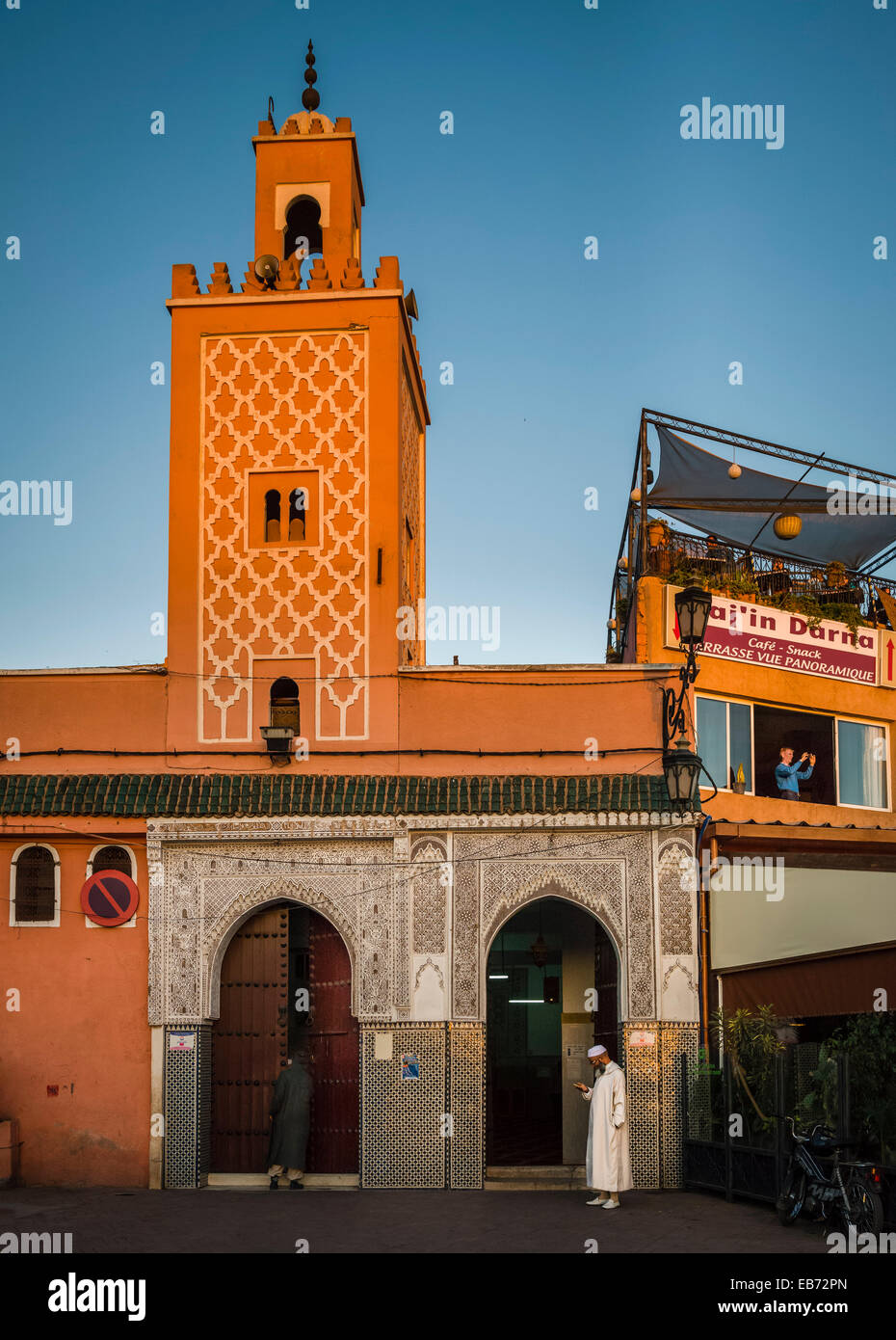 Appel À LA PRIÈRE DE LA MOSQUÉE SOUKS Marrakech MAROC Banque D'Images
