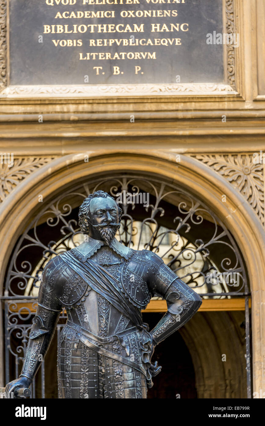 Statue du Comte de Pembroke dans le quadrangle d'écoles de la Bodleian Library, Oxford University Banque D'Images