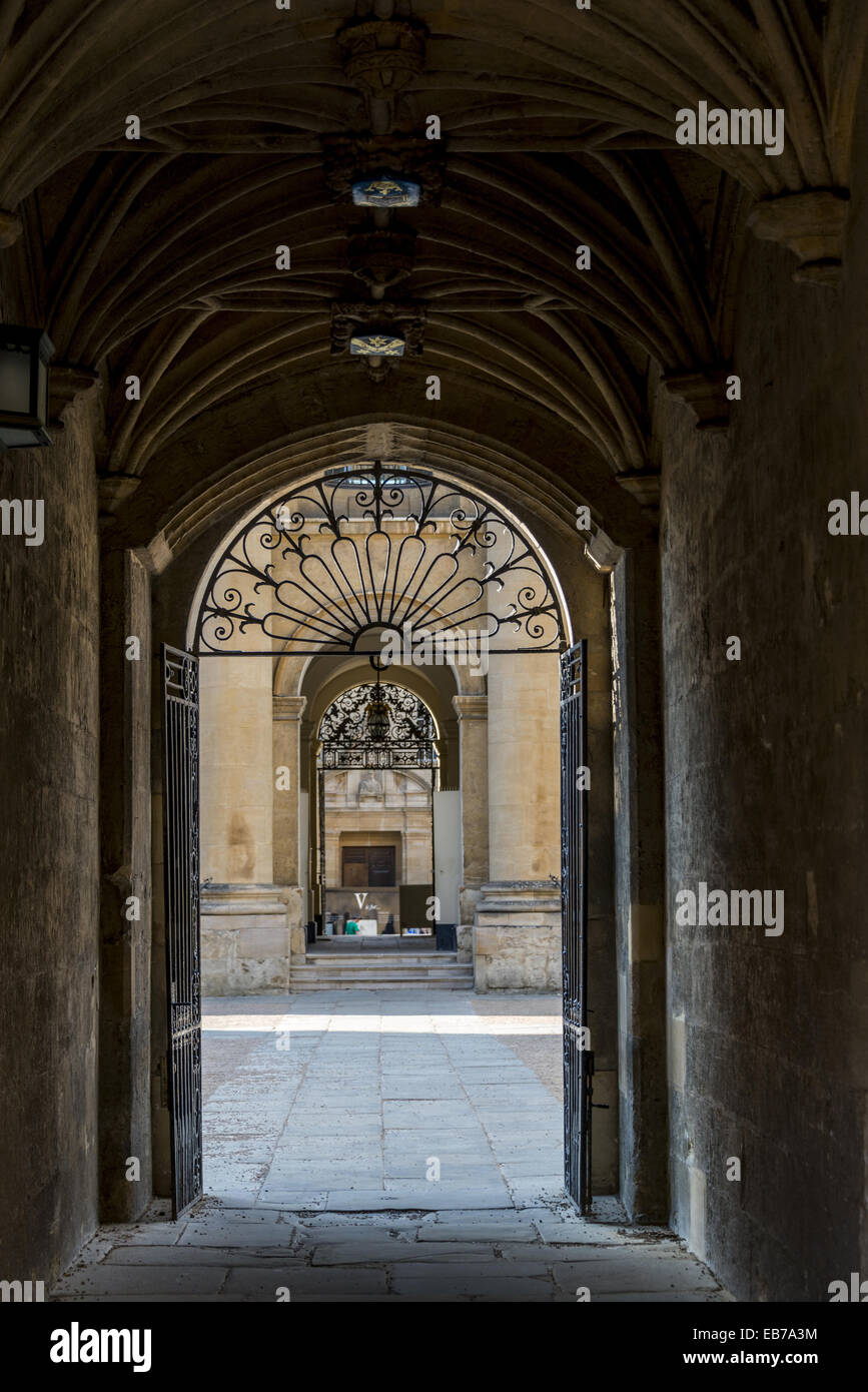 Un passage de l'ancienne École de la Bodleian Library Quadrangle et bâtiment de l'Université d'Oxford, Clarendon Banque D'Images