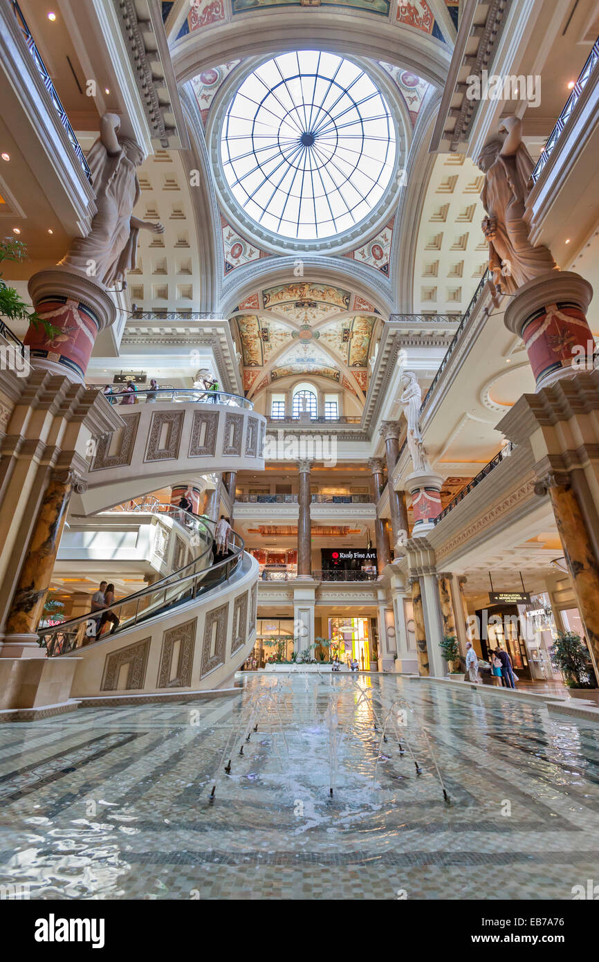 Vue intérieure du Forum Shoppes à Las Vegas au Nevada. Banque D'Images