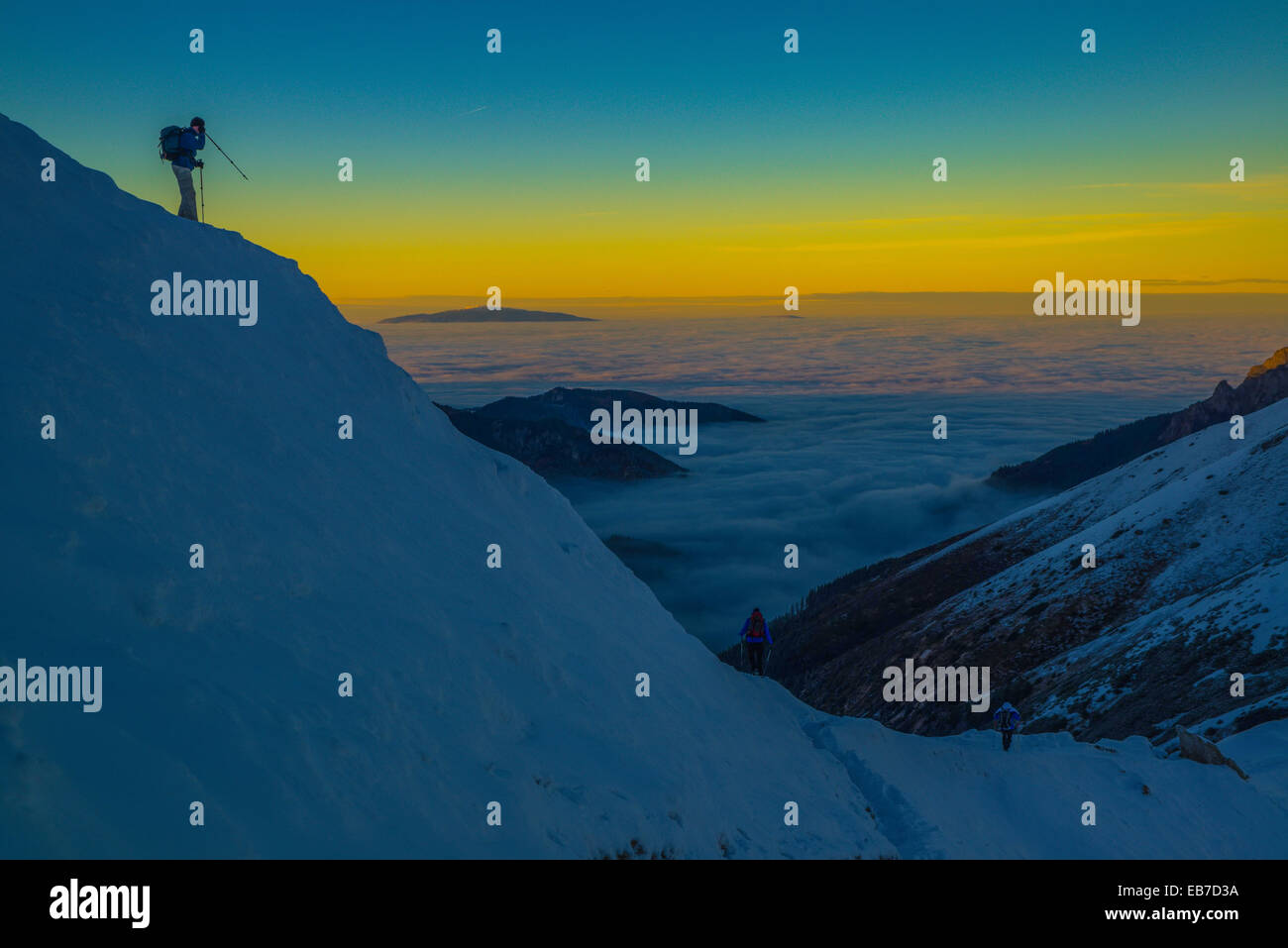 Coucher du soleil au-dessus des montagnes des Tatras - nuages en Pologne Banque D'Images