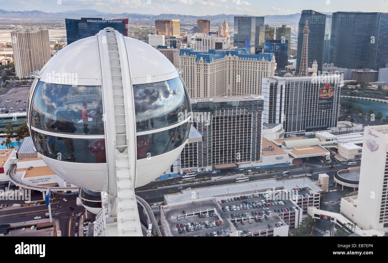 Une vue de Resorts, hôtels et casinos à Las Vegas, Nevada du haut de la Grande Roue High Roller. Banque D'Images