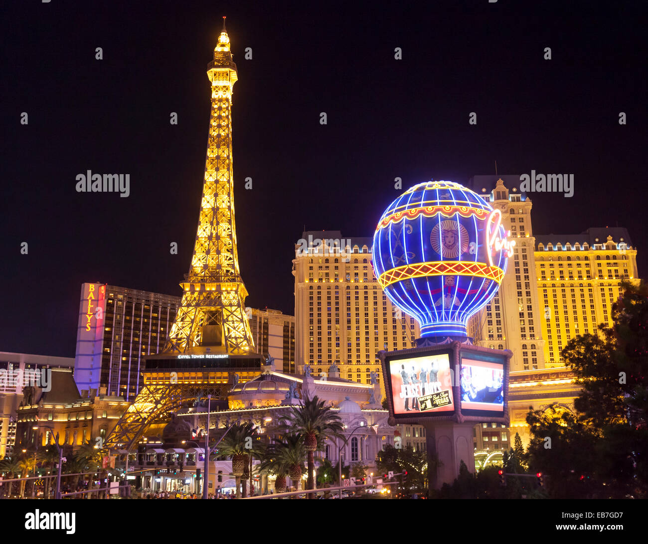 Vues de nuit d'hôtels, centres de villégiature et casinos sur le Las Vegas Boulevard, Las Vegas, Nevada. Banque D'Images
