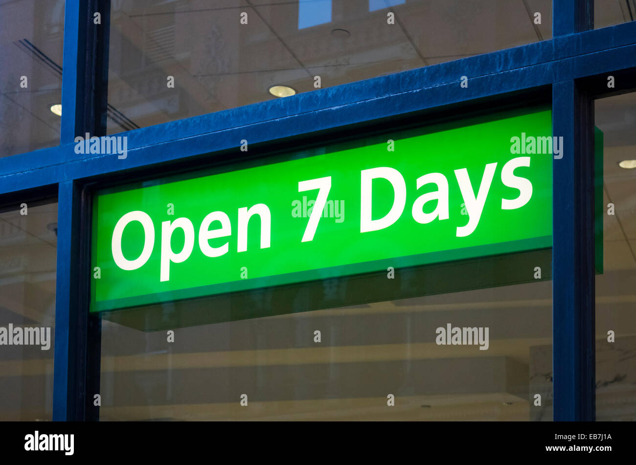 Une fenêtre s'affiche signalant qu'une entreprise est ouvert 7 jours par semaine Banque D'Images