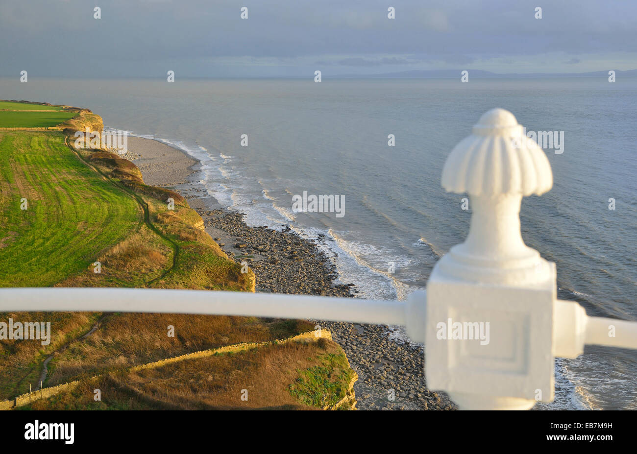 Scape marines côtières de Nash Point Lighthouse in South Glamorgan Wales UK à l'Orient, Banque D'Images