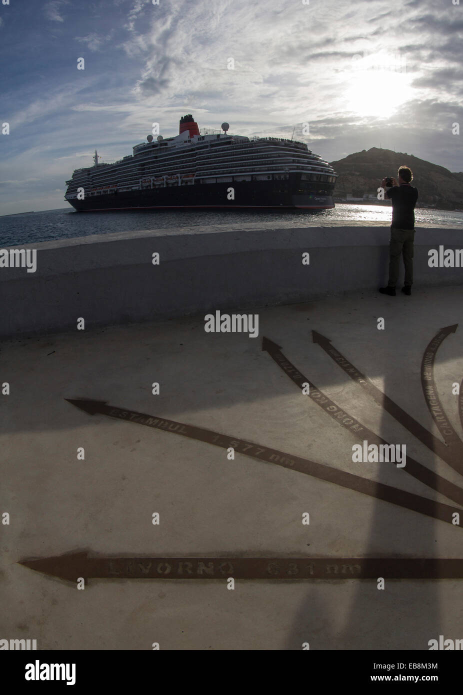 Cartagena, Espagne. 27 novembre, 2014. Reine Victory Croisière Départ de Cartagena à Barcelone : Crédit ABEL F. ROS/Alamy Live News Banque D'Images