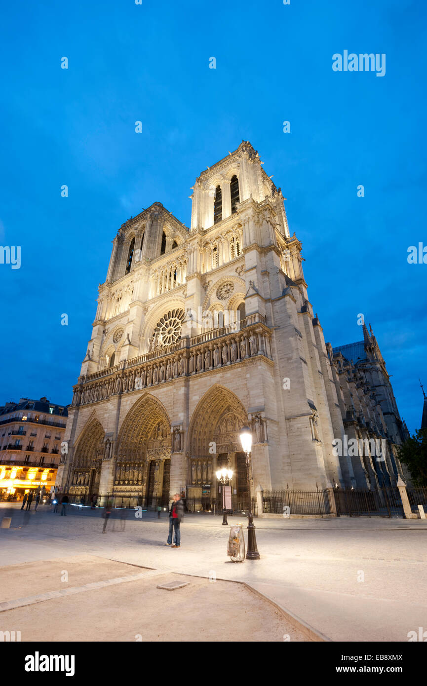 La nuit à Notre Dame Paris France Banque D'Images