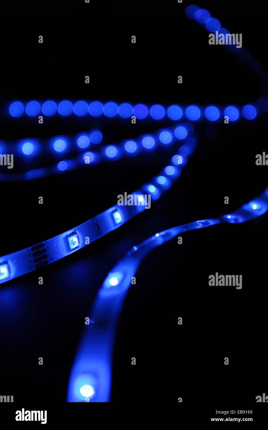 Led bleu fond noir rayures Banque D'Images