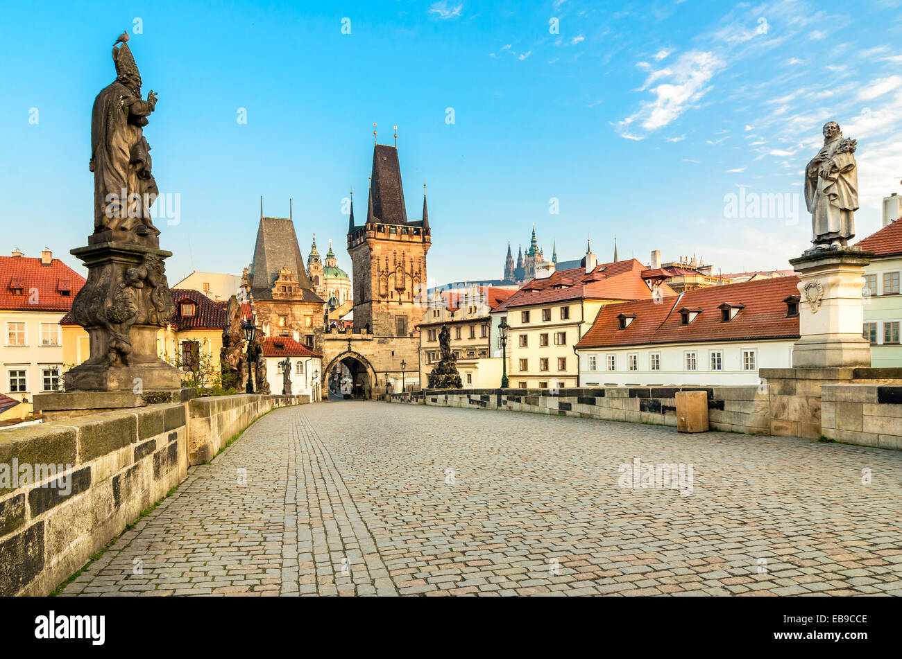 Le pont Charles avec sa statuette, Tour du pont de la vieille ville et la tour du pont Judith (qui a été Prague ?s première pierre b Banque D'Images