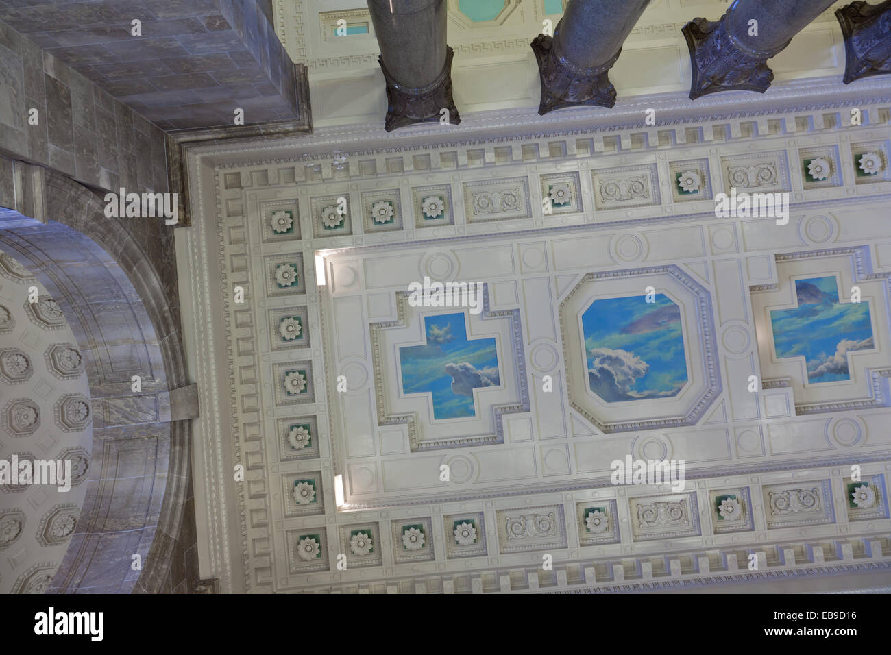 À la recherche jusqu'au plafond de la George Washington Masonic National Memorial à Alexandria, en Virginie Banque D'Images