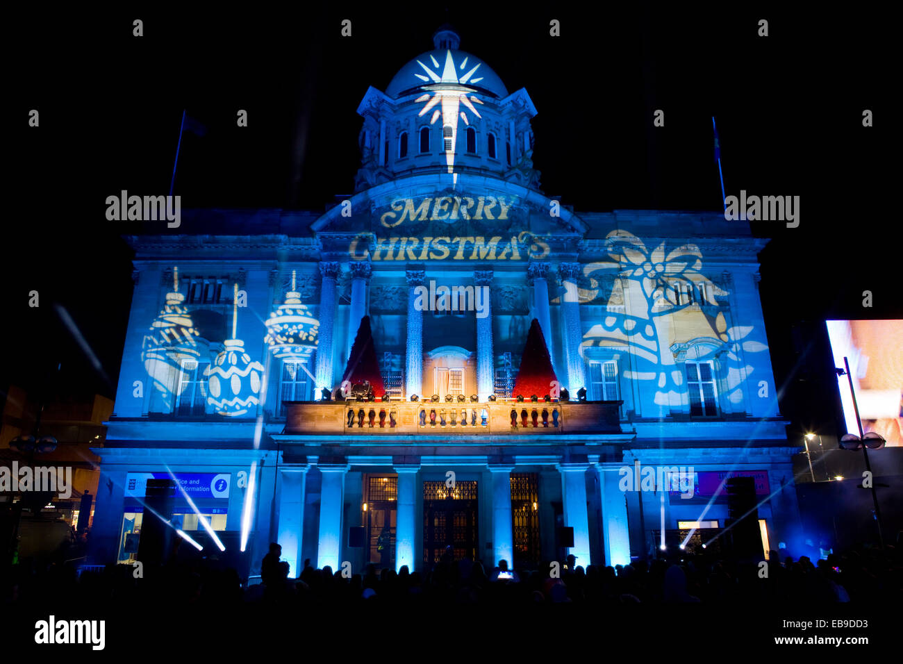 Hull, Royaume-Uni. 27 Nov, 2014. Les lumières de Noël à l'interrupteur sur l'événement à l'hôtel de ville de la reine Victoria Square, Hull, East Yorkshire, UK. 27 novembre 2014. Credit : LEE BEEL/Alamy Live News Banque D'Images
