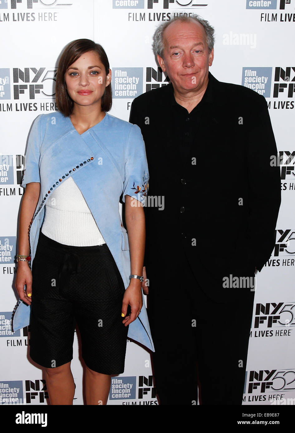 Marion Cotillard (L) et producteur Luc Dardenne assister à des "deux jours, une nuit" premiere au cours de la 52ème Festival du Film de New York. Banque D'Images