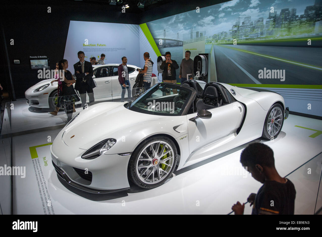 Nouvelle Porsche hybrides sur l'affichage à la 2014 LA Auto Show - et le groupe iv Ralafontant 918 Banque D'Images