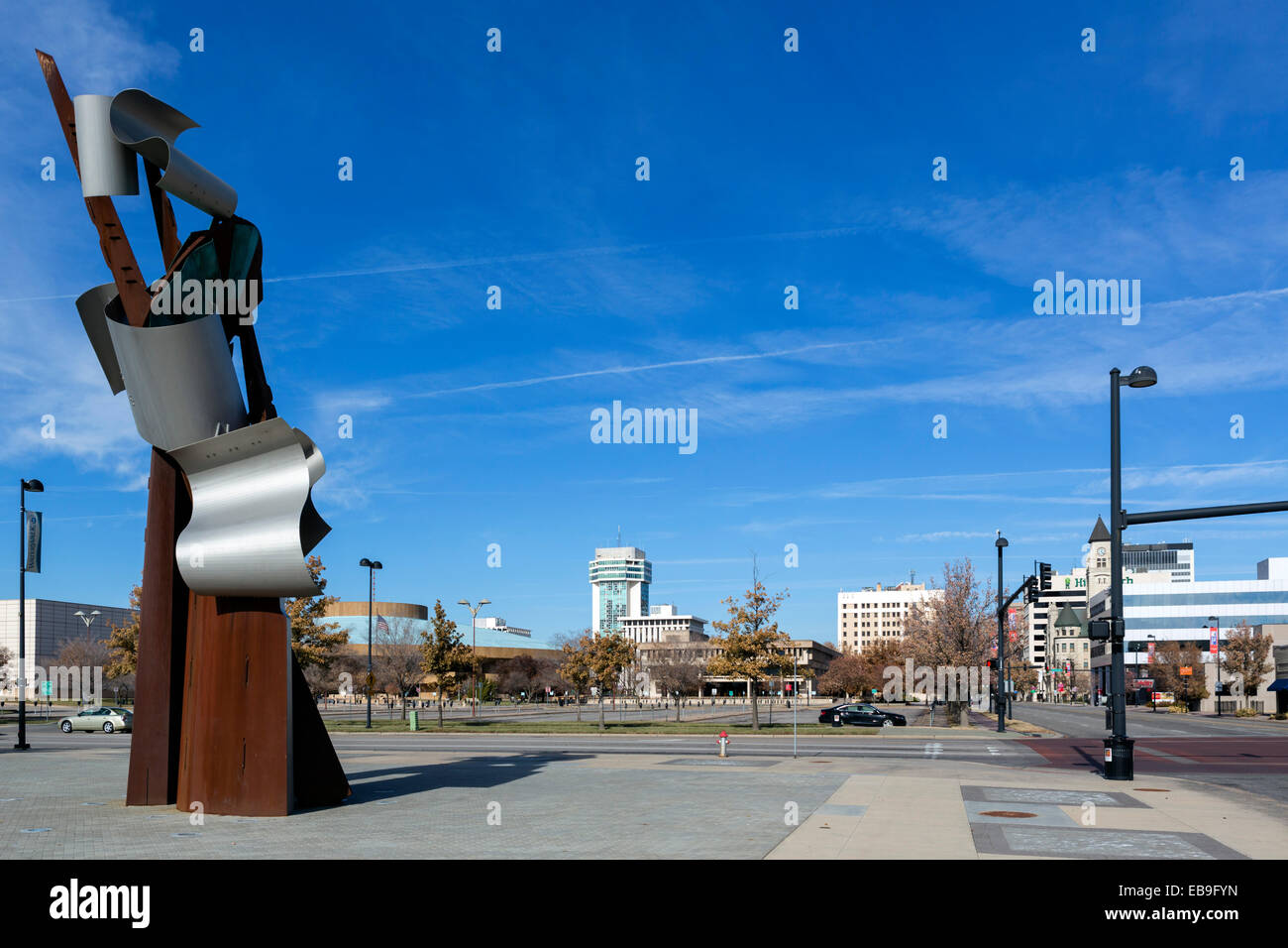 À la rue principale en direction du centre-ville de Wichita, Kansas, États-Unis Banque D'Images