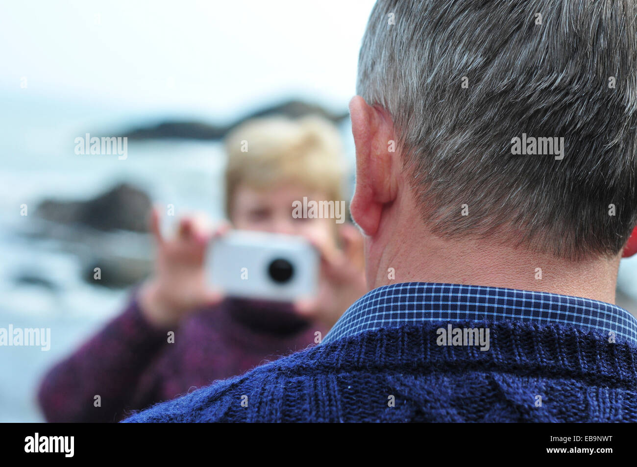 Woman Taking Photo of Man with Smart Phone Banque D'Images