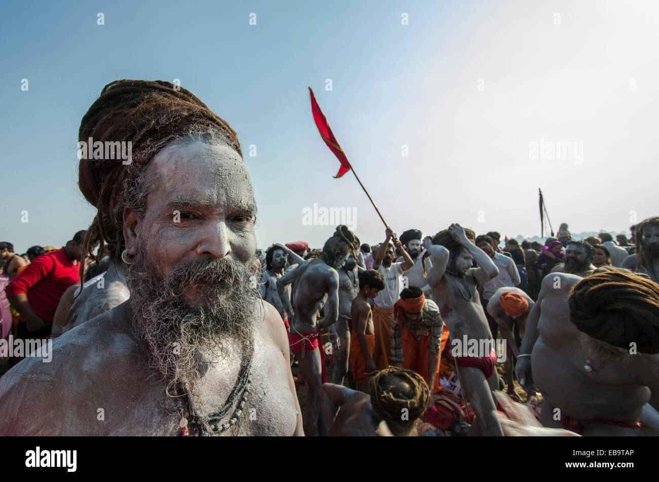 Naga sadhu, saint homme, après Shahi Snan, le Royal Bath, au cours de Kumbha Mela festival, Allahabad, Uttar Pradesh, Inde Banque D'Images