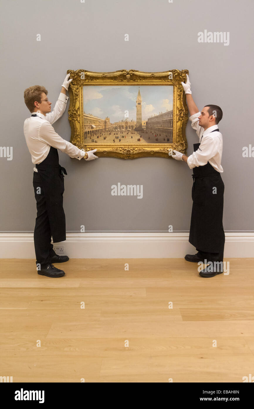 Sotheby's Londres, Royaume-Uni. 28 Nov, 2014. Sotheby's tenir un essai pour leur 3e décembre vente d'ancien maître et peintures britanniques à leur Bond Street gallery. L'exposition est présentée du 29 novembre au 3 décembre. Photo : Sotheby's gallery hang techniciens de Canaletto Venise, la Piazza San Marco à l'Est vers le Basillico, qui est prévu pour aller chercher jusqu'à £7 millions de dollars aux enchères. Crédit : Paul Davey/Alamy Live News Banque D'Images