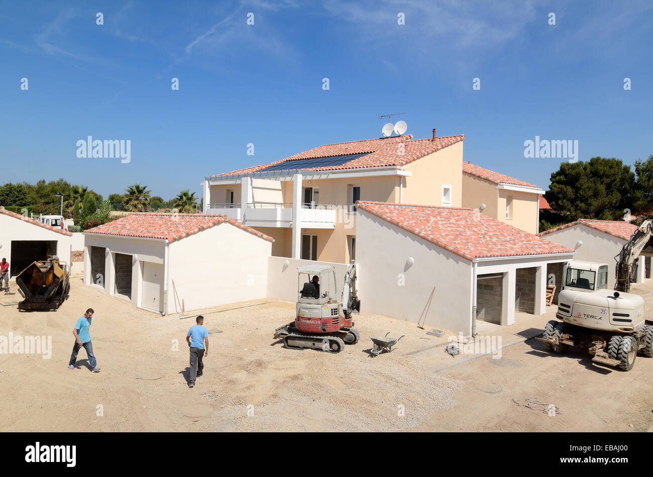 Les ouvriers du bâtiment ou construction Workers Building Nouveau lotissement en Provence France Banque D'Images