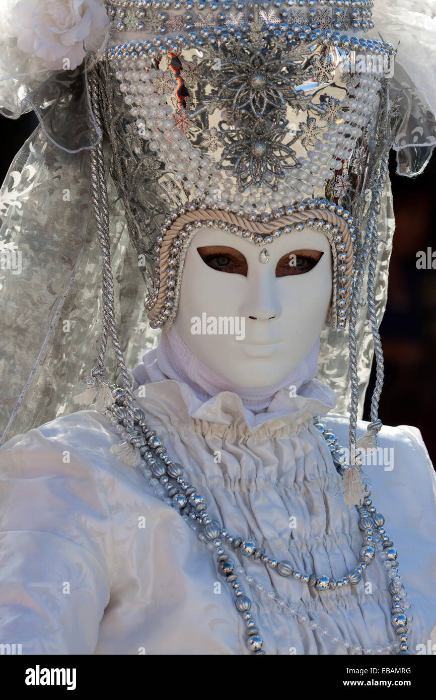 Masque de carnaval vénitien et de costumes au Venetian juste sur la place du marché historique, Ludwigsburg, Bade-Wurtemberg, Allemagne Banque D'Images