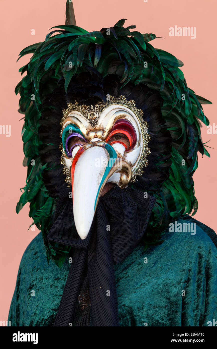Masque Masque bec peste, masque de carnaval vénitien au Venetian juste sur la place du marché historique, Ludwigsburg Banque D'Images