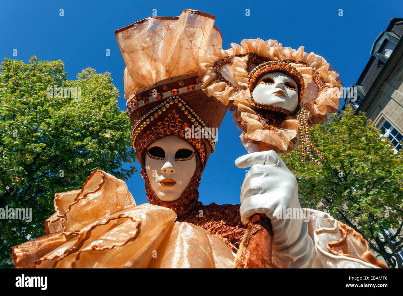 Masque de carnaval vénitien et de costumes à la Vénitienne juste sur la place du marché historique, Ludwigsburg, Bade-Wurtemberg, Allemagne Banque D'Images