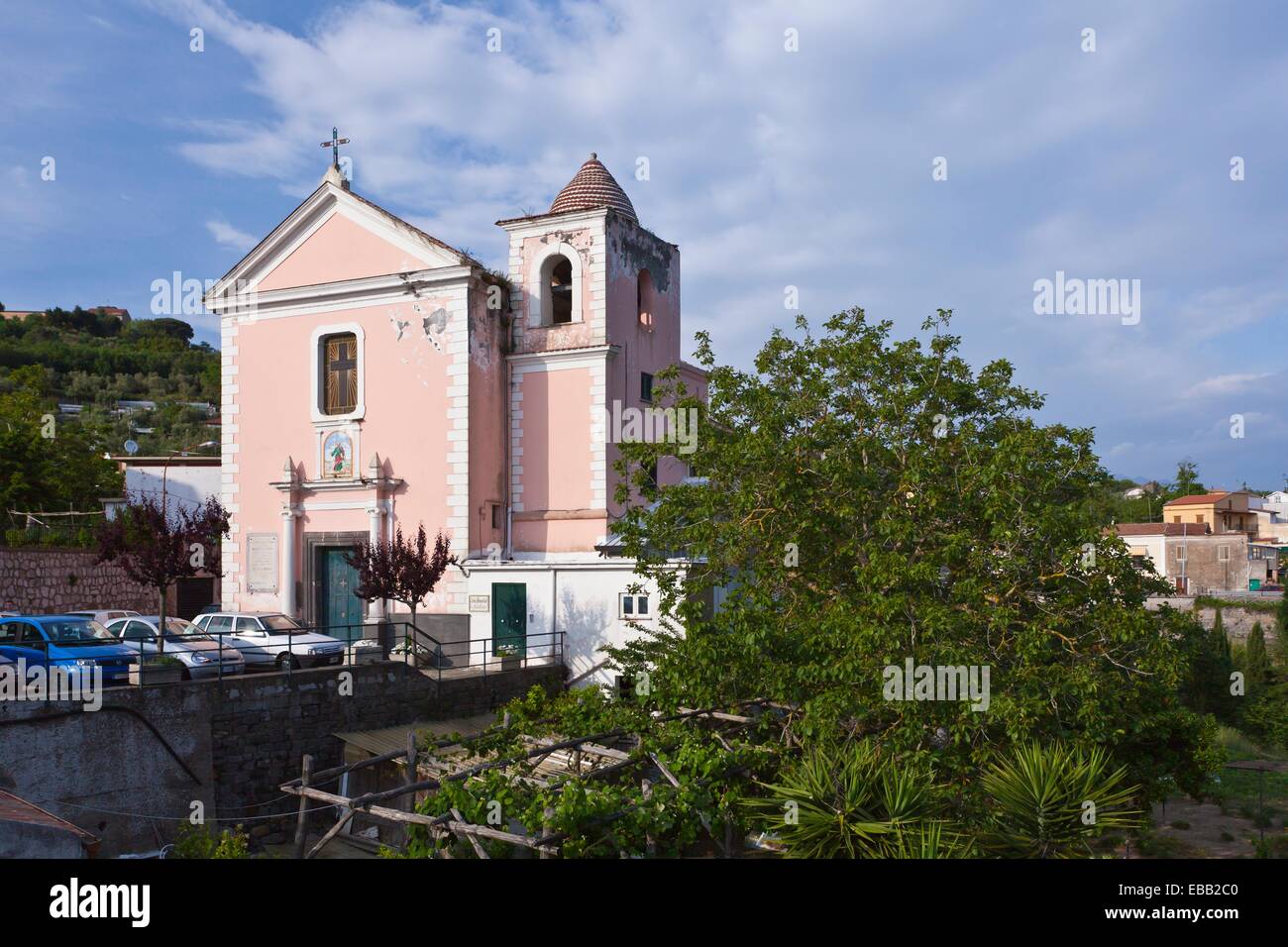 La petite église en castellano pastel Centro Santa Agata, Pastena, Campanie, Italie Banque D'Images
