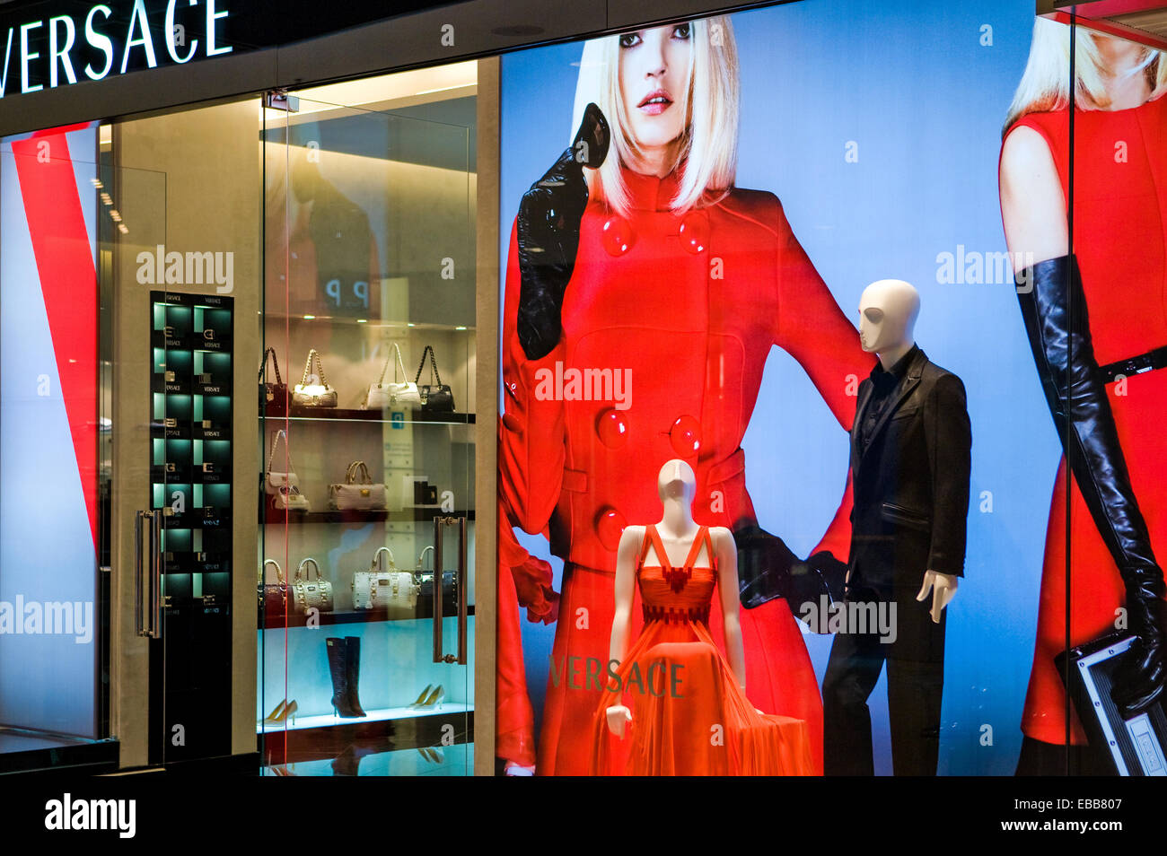 Hong Kong, boutiques de mode dans l'IFC Mall. Banque D'Images