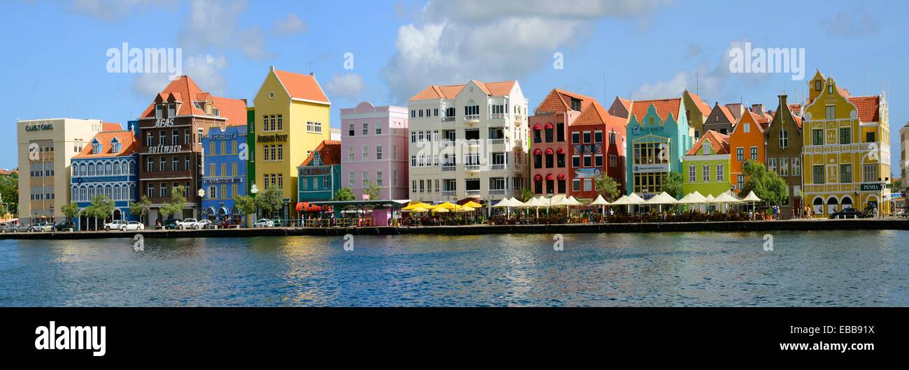 Maisons de marchands Handelskade Willemstad Curacao Curaçao île des  Caraïbes néerlandaises Pays-Bas Photo Stock - Alamy