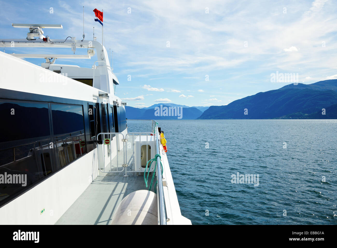 Détail d'un yacht à voile croisière sur le fjord norvégien Banque D'Images