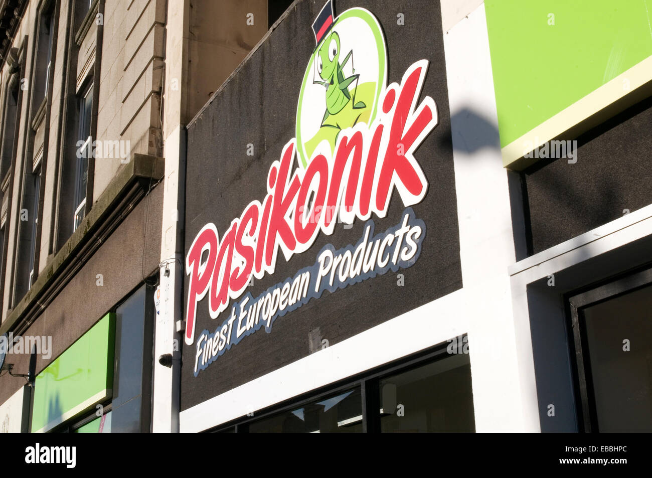Pasiknik l'Europe de l'est les aliments de l'alimentation supermarchés Supermarché shop boutiques Estonien Lituanien polonais au Royaume-Uni les chaînes chaîne Banque D'Images