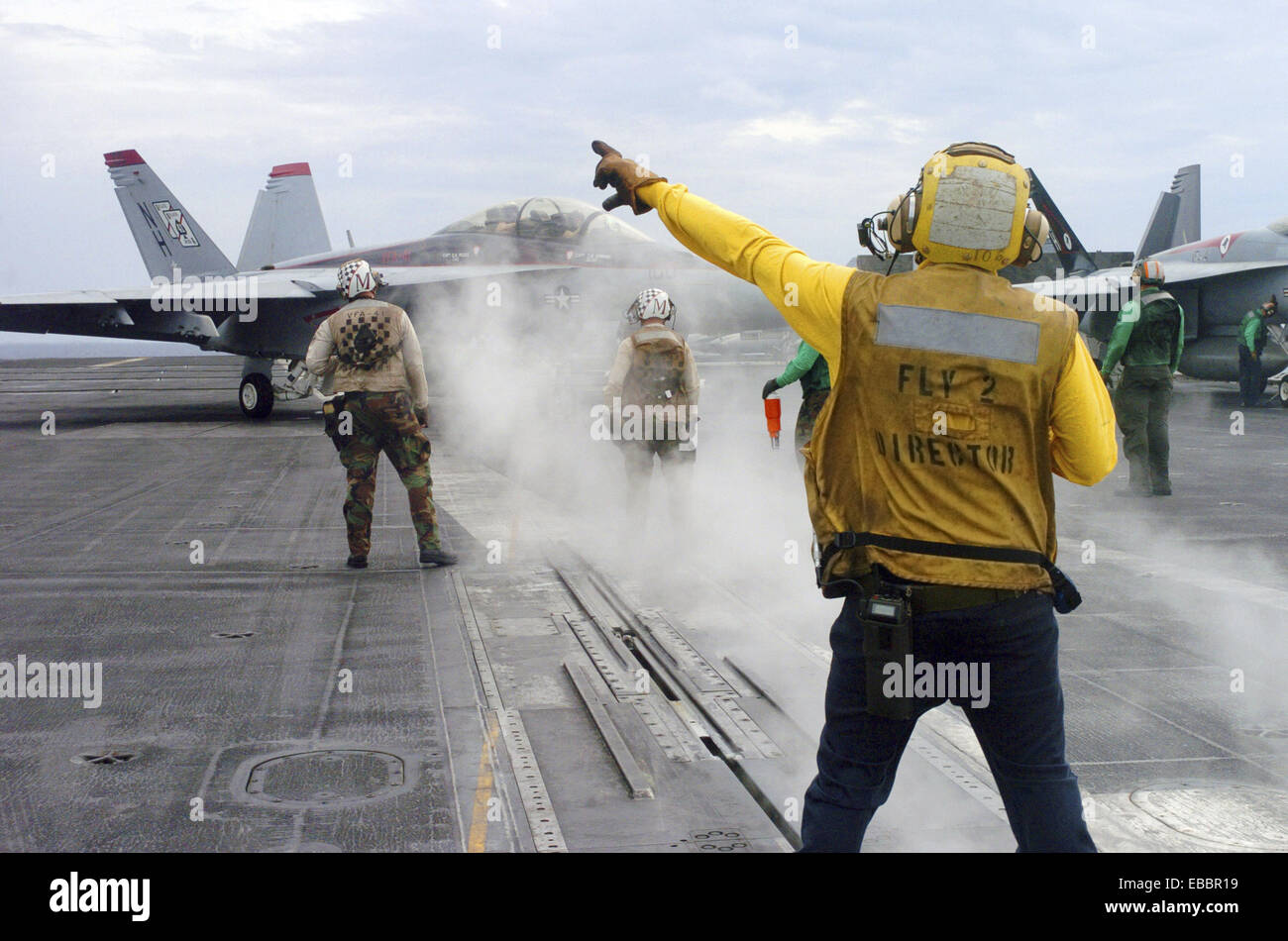 Océan Pacifique (1er août 2007) - Commandant, Carrier Air Wing (CVW) 11, le Capitaine David Woods, taxis sur la catapulte du Banque D'Images