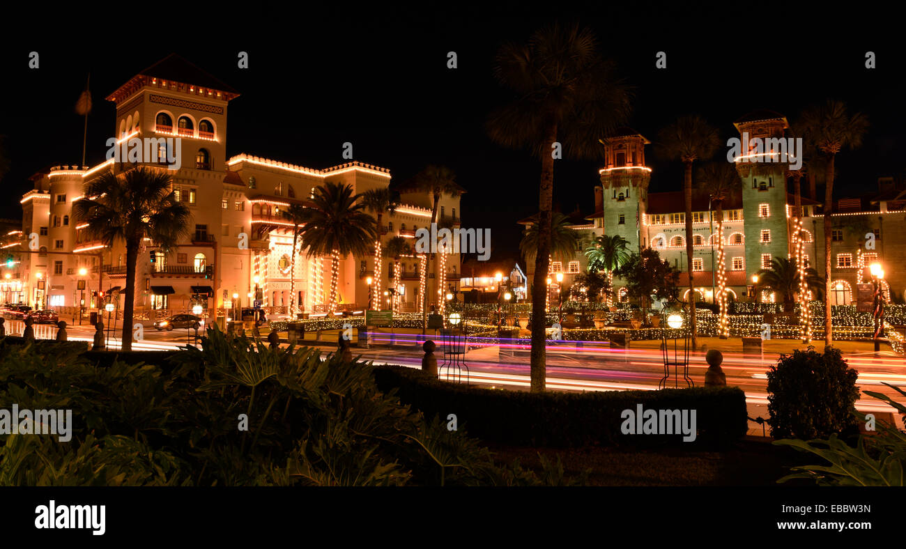 Casa Monica Hotel, à gauche, et Lightner Museum au cours de Nuits Saint Augustin de lumières à Saint Augustine, Floride Banque D'Images