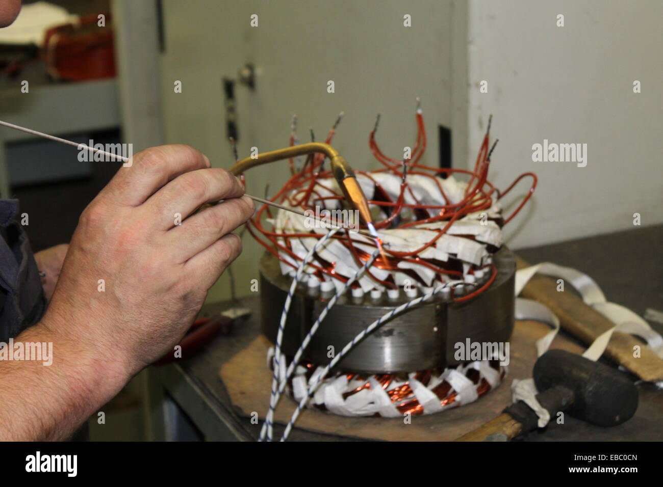 La réparation de transformateur de soudage et vieux Banque D'Images