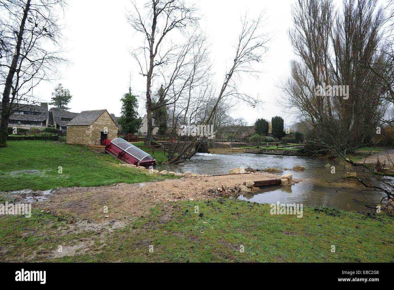DATE : 26.11.2014 Lieu : Mister Lovell CATCHLINE : vis Hydro-interrupteur sur priorité : EIB POUR LES MO : d'une mise du nouveau hydro vis à l'Old Swan & Minster Mill (appel Directeur Général Patrick Jones sur), par Rupert Ponsonby, seigneur de Mauley, p Banque D'Images