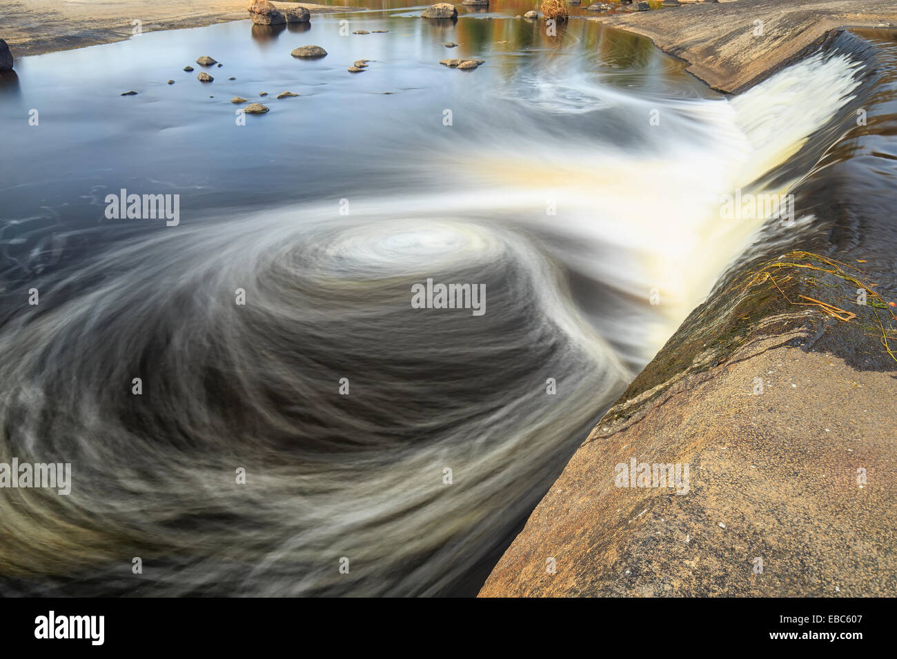 Whirlpool à Rainbow Falls sur la rivière Whiteshell, parc provincial de Whiteshell, Manitoba, Canada Banque D'Images