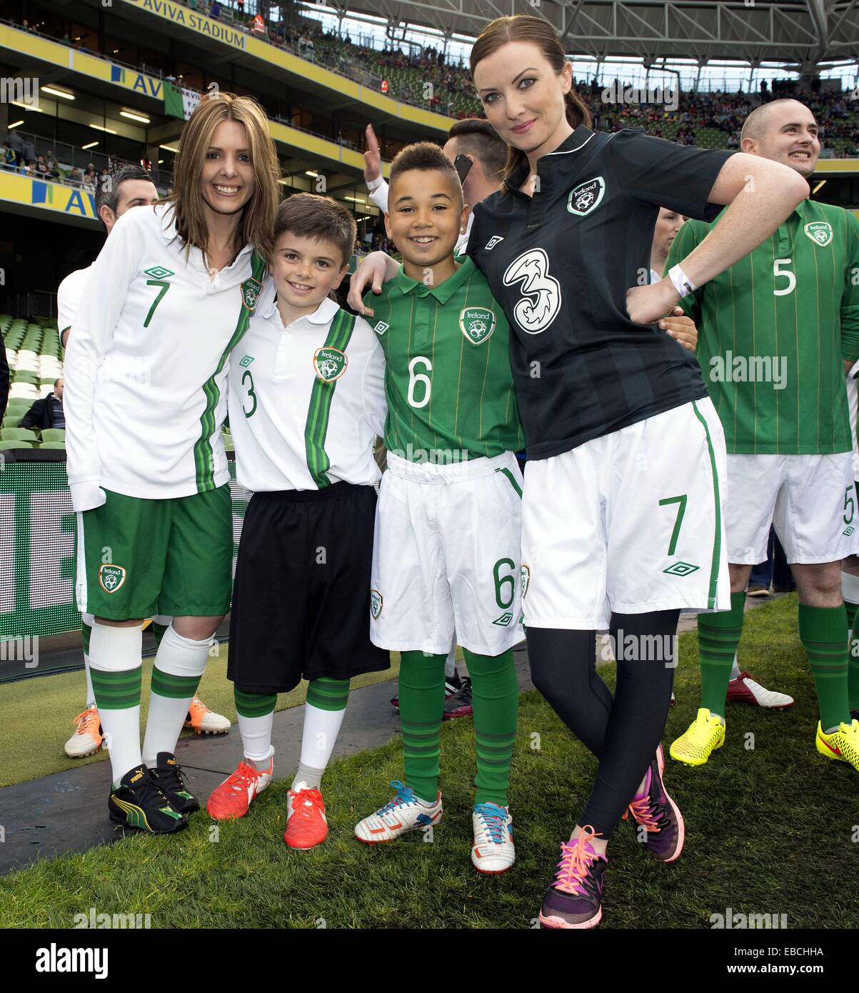 Avant l'Irlande vs Turquie match de football à l'Aviva Stadium de Dublin, Irlande, RTE radio show présentateurs Jennifer Maguire et Nicky Byrne a eu un penalty shoot out afin de recueillir des fonds pour la Coupe du Monde des sans-abri avec : Jennifer Maguire Où : Dublin, Banque D'Images